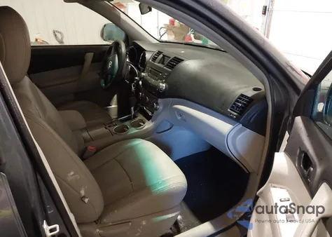 2011 Toyota Highlander Base V6 из США, поврежденный, VIN 5TDZK3EH2BS047760